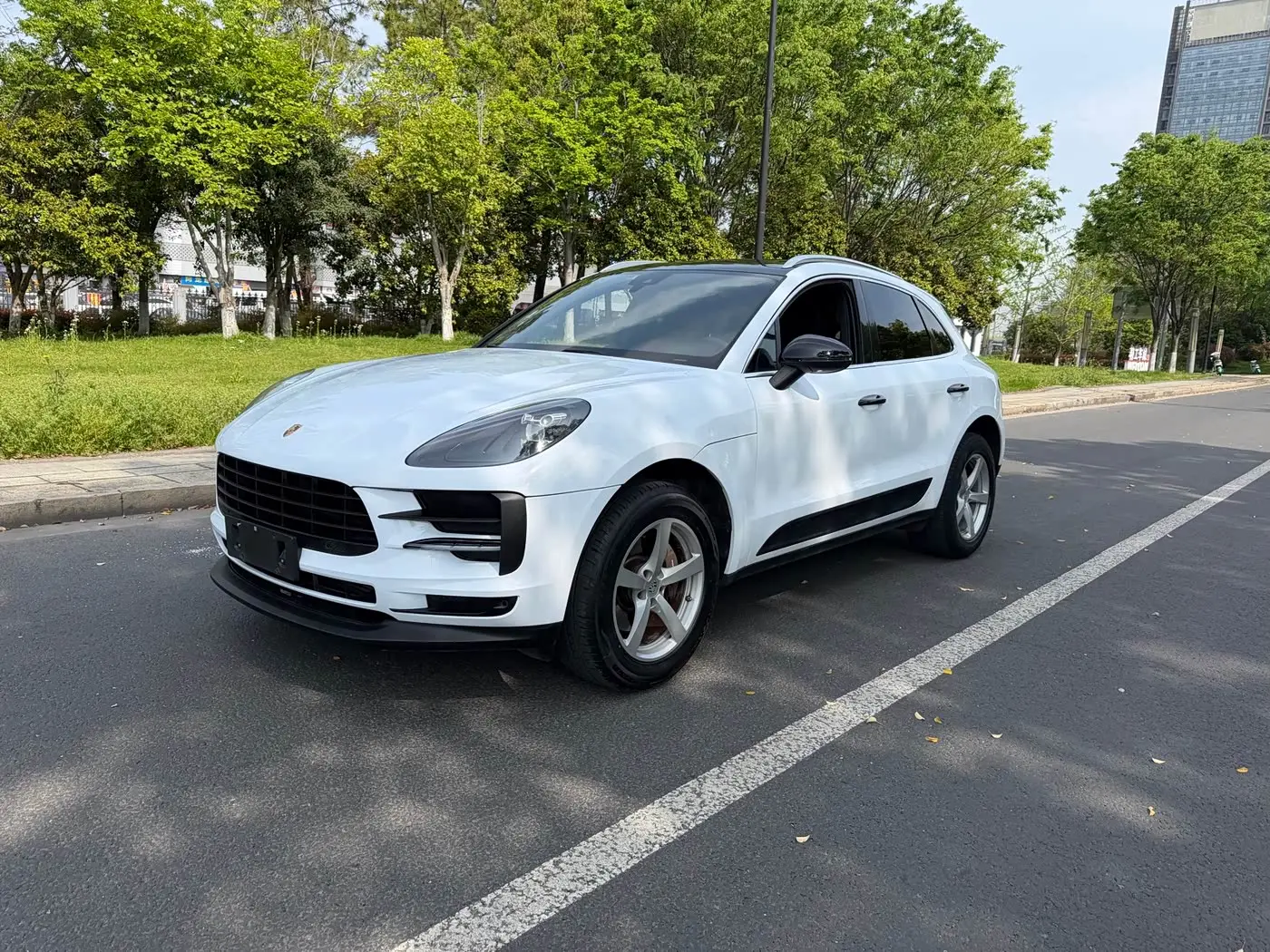 Porsche Macan 2019 — Photo 1/13