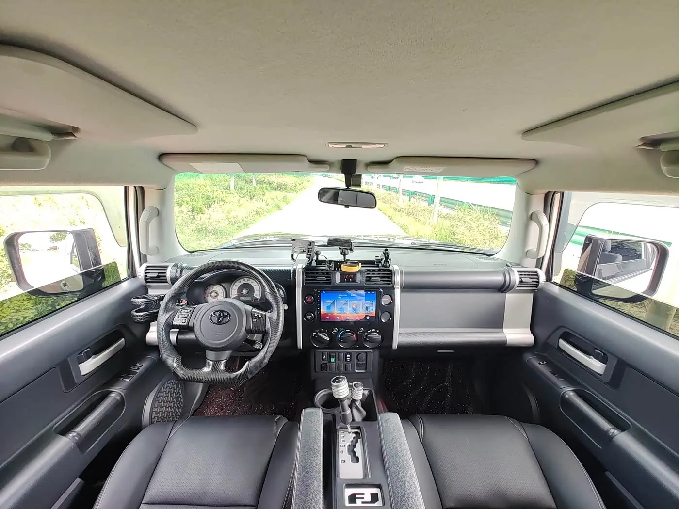 Toyota FJ Cruiser 2018 — Фото 15/18
