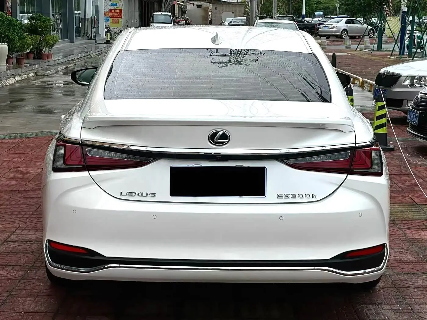 Lexus ES 2022 — Photo 4/10