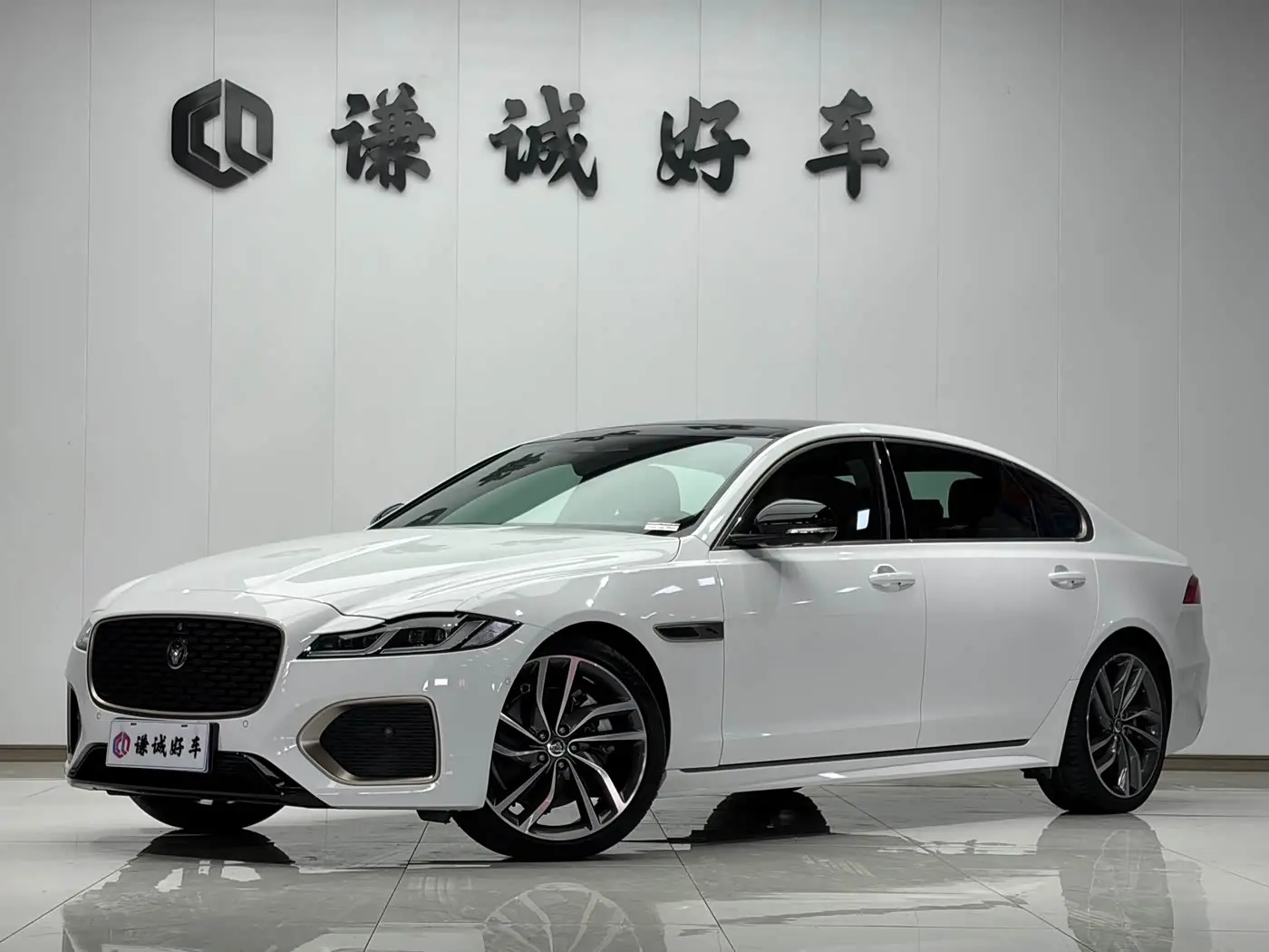 Jaguar XFL 2024 — Фото 1/20