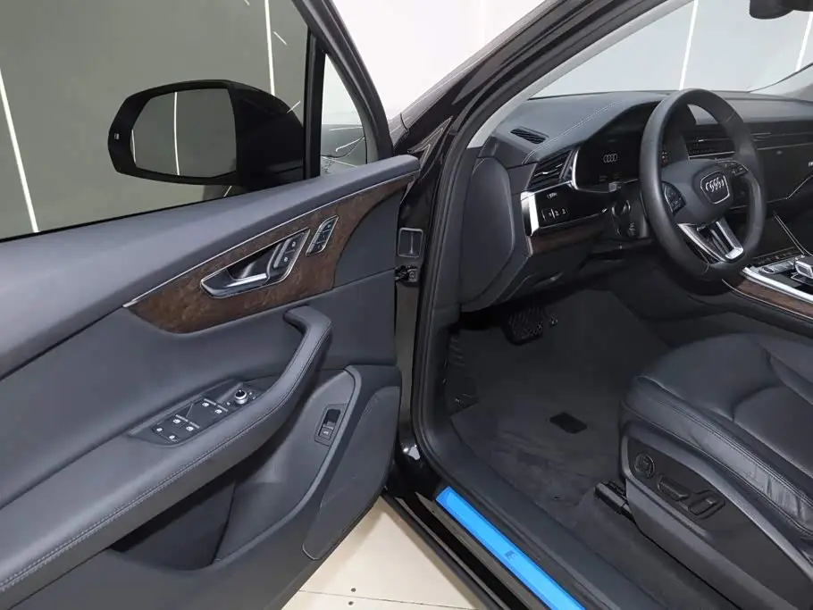 Audi Q7 2023 — Photo 19/20