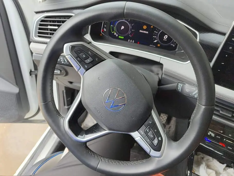 Volkswagen Tayron GTE Plug-in Hybrid 2023 — Photo 15/16