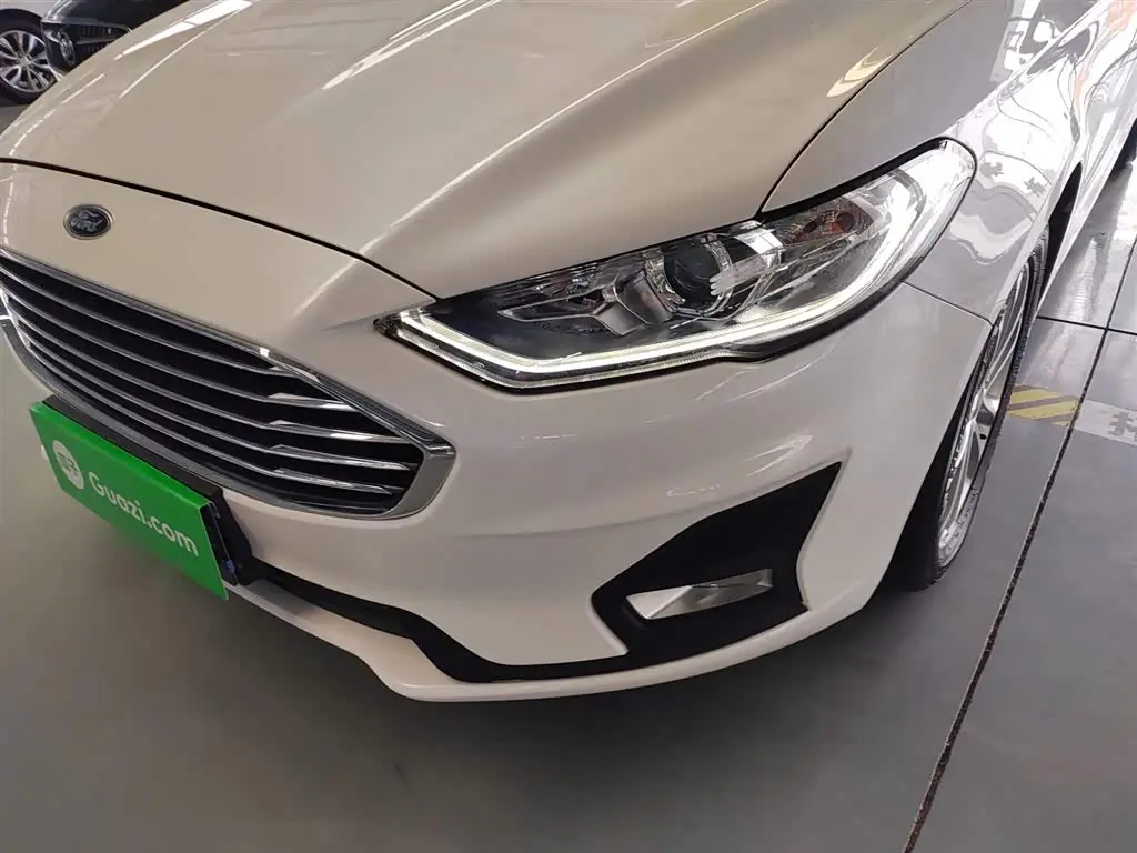 Ford Mondeo 2021 — ფოტო 15/20