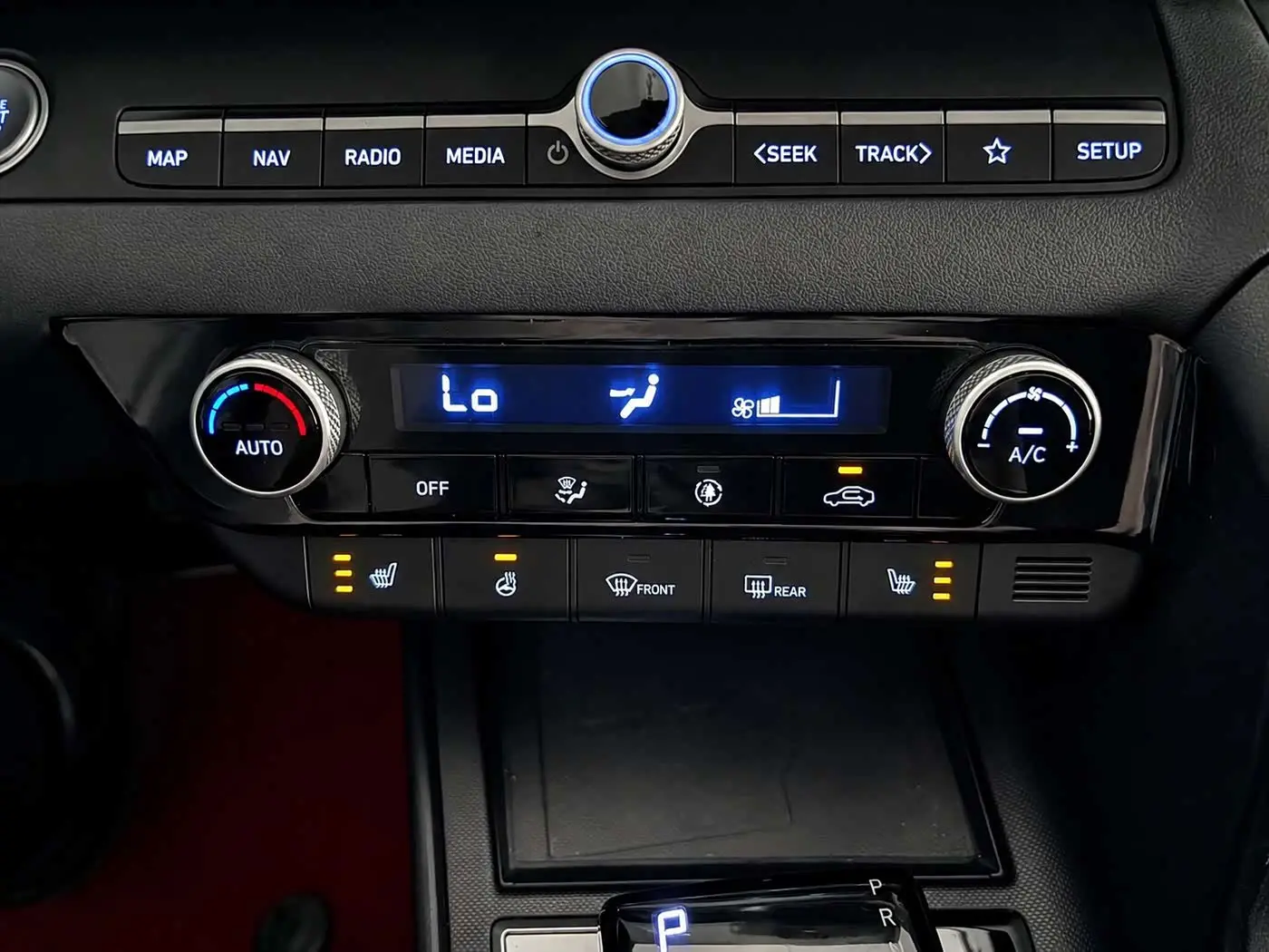 Hyundai Elantra 2023 — Photo 16/20