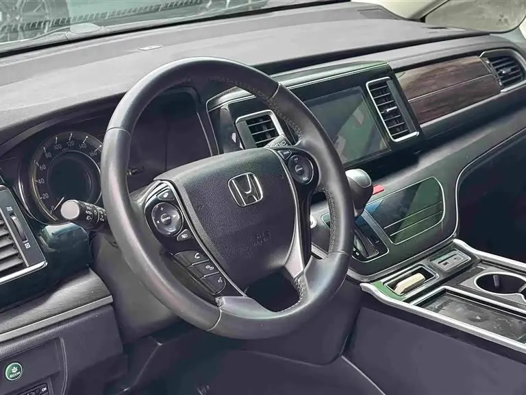 Honda Elysion 2019 — Фото 7/14