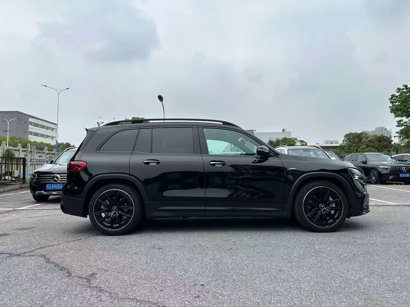 Mercedes-Benz GLB AMG 2025 — ფოტო 4/17