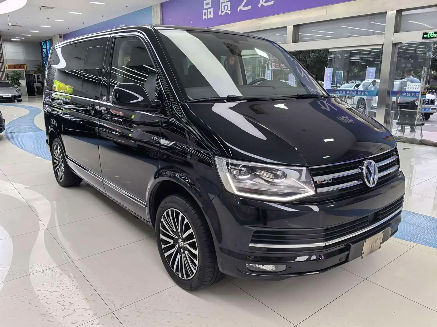 Volkswagen Multivan 2019 — Фото 3/18
