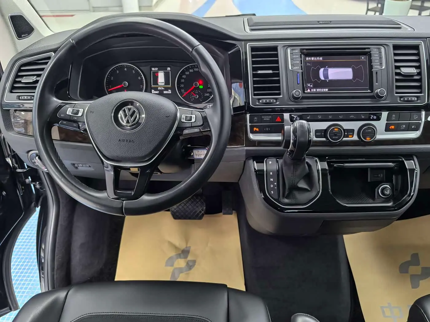 Volkswagen Multivan 2019 — Фото 12/18