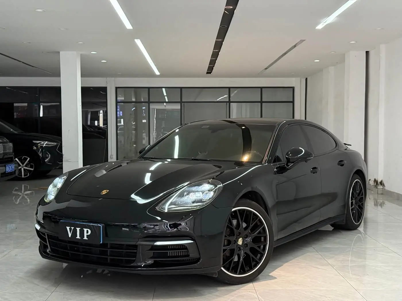 Porsche Panamera 2019 — Photo 1/9