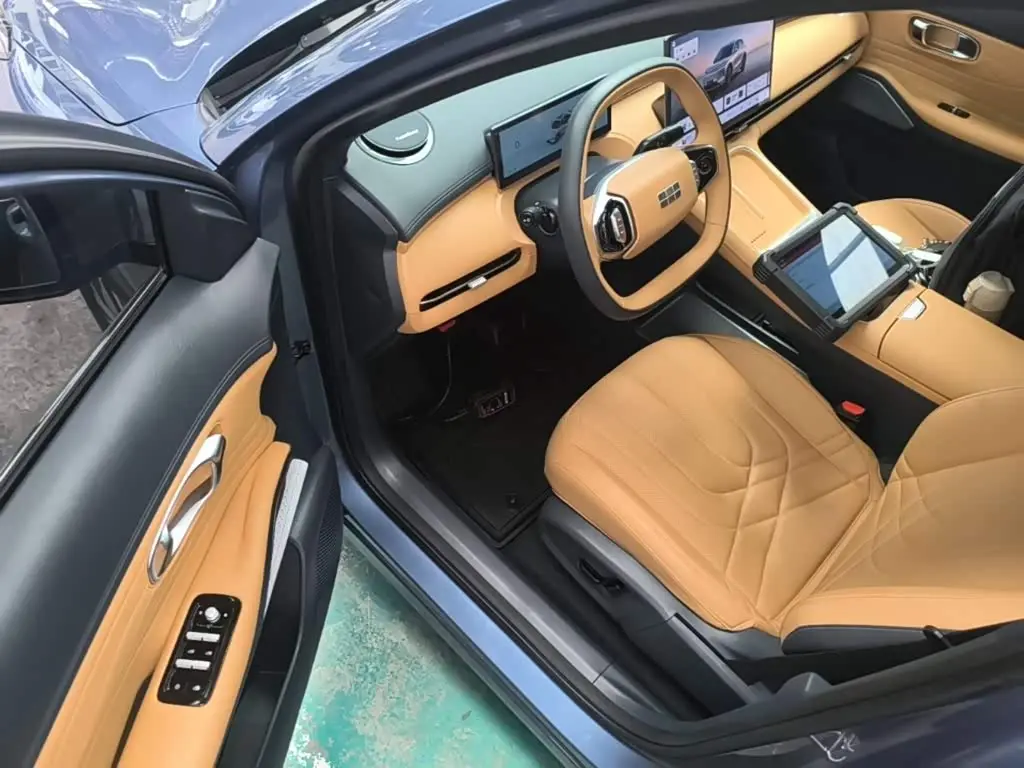 Geely Galaxy Galaxy Starship 7 EM-i 2025 — Photo 16/20