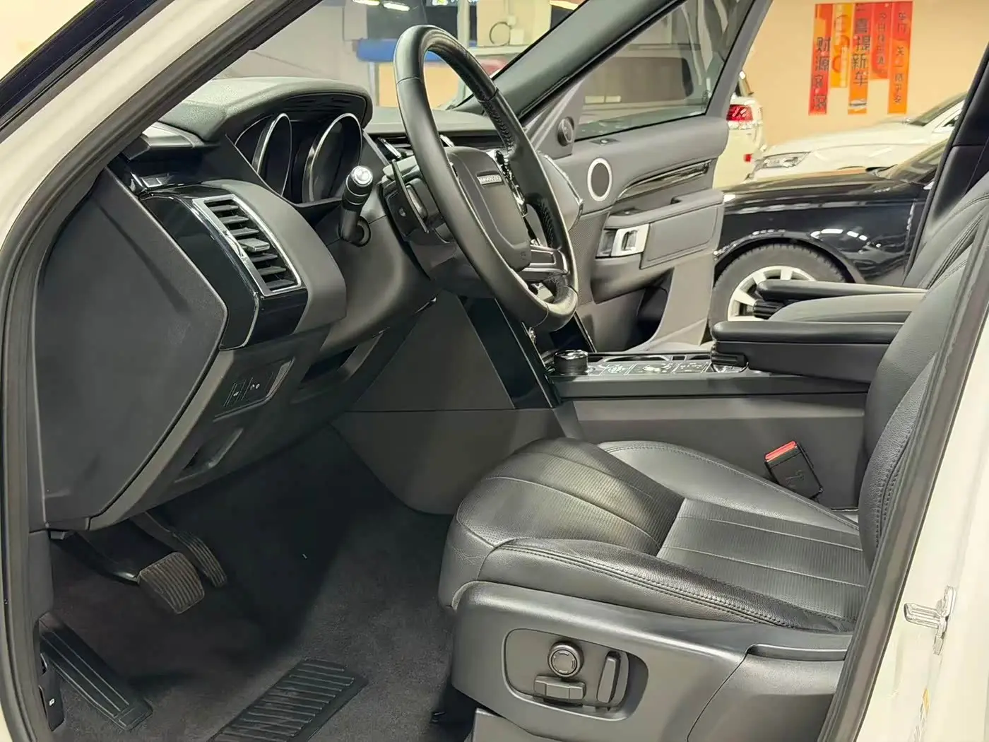 Land Rover Discovery 2019 — Şəkil 10/17
