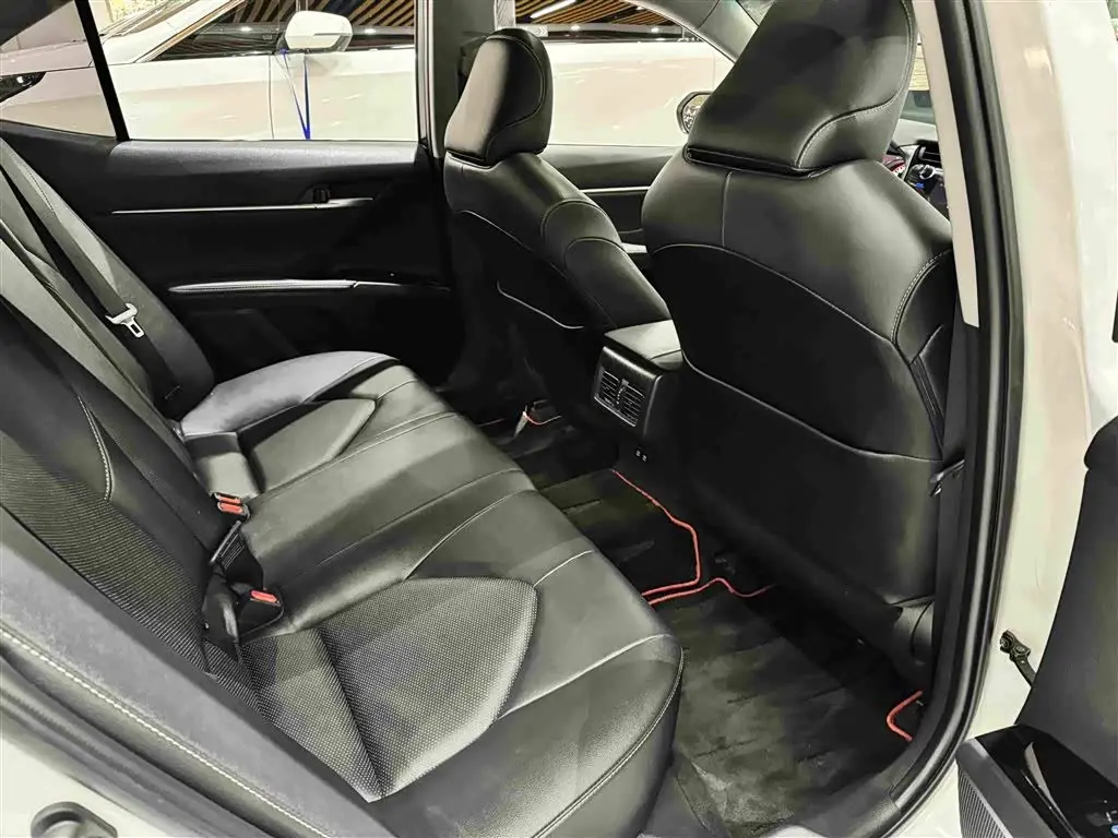 Toyota Camry 2019 — Фото 11/12
