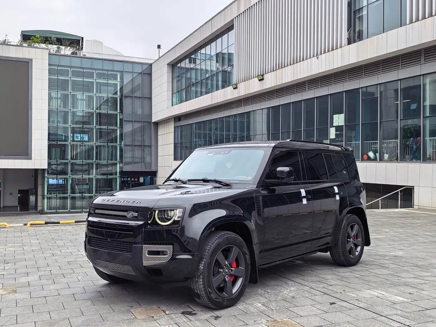 Land Rover Defender 2023 — ფოტო 1/19