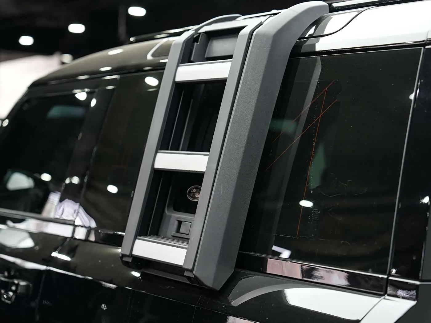 Land Rover Defender 2021 — Фото 11/20