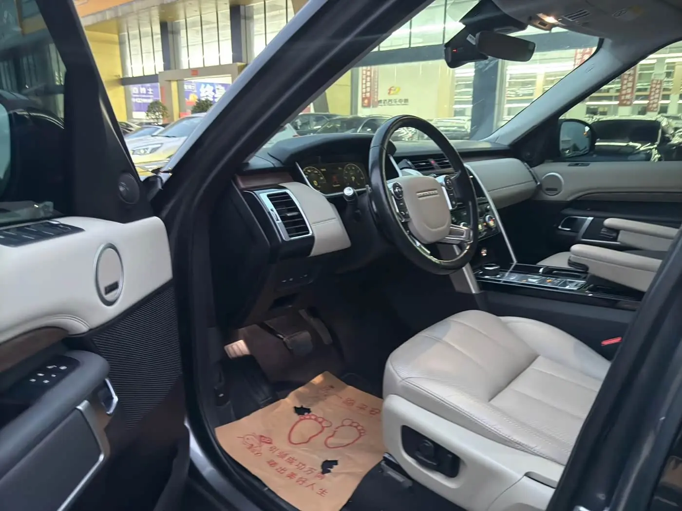 Land Rover Discovery 2017 — Photo 6/9