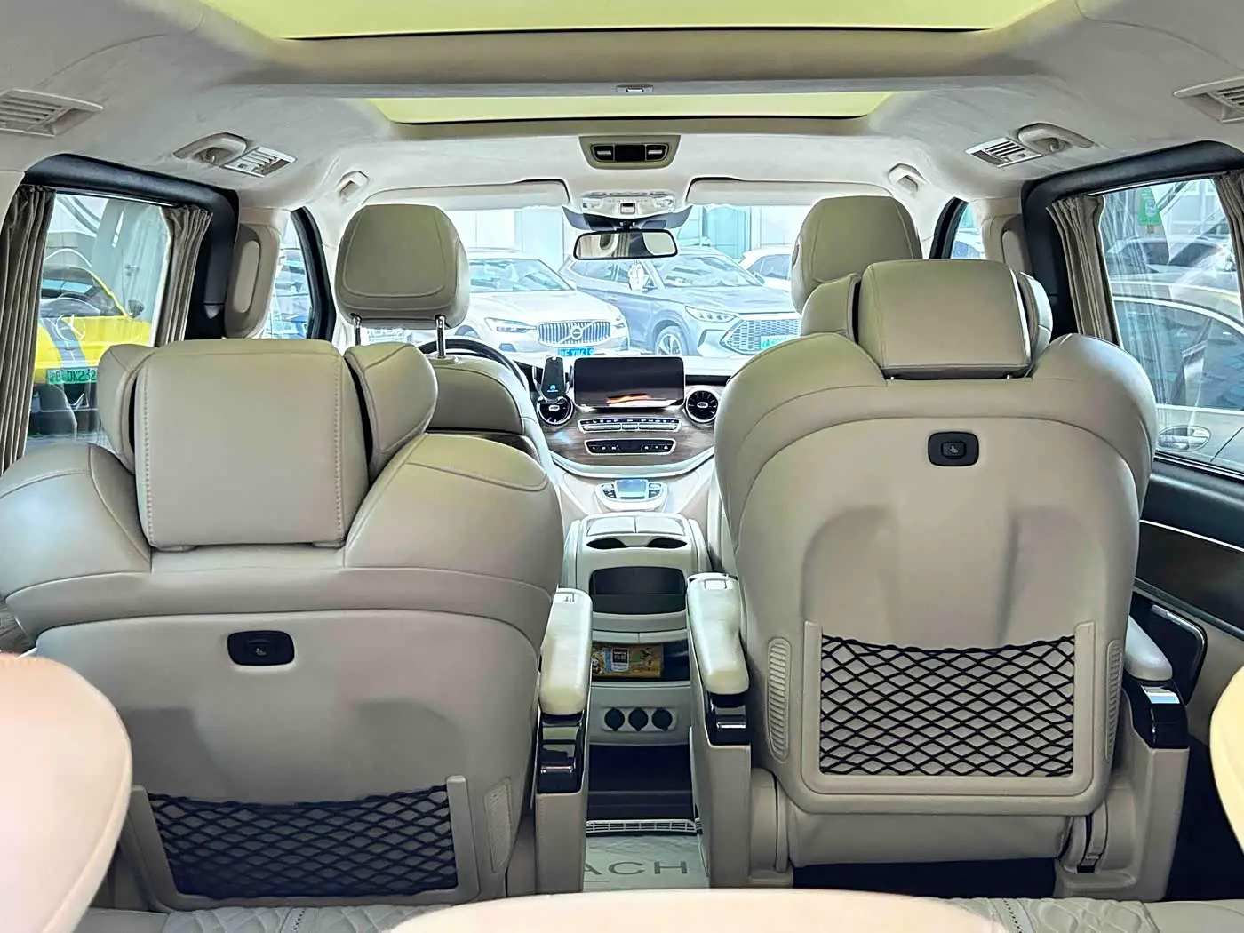 Mercedes-Benz V-Class 2021 — Photo 11/20