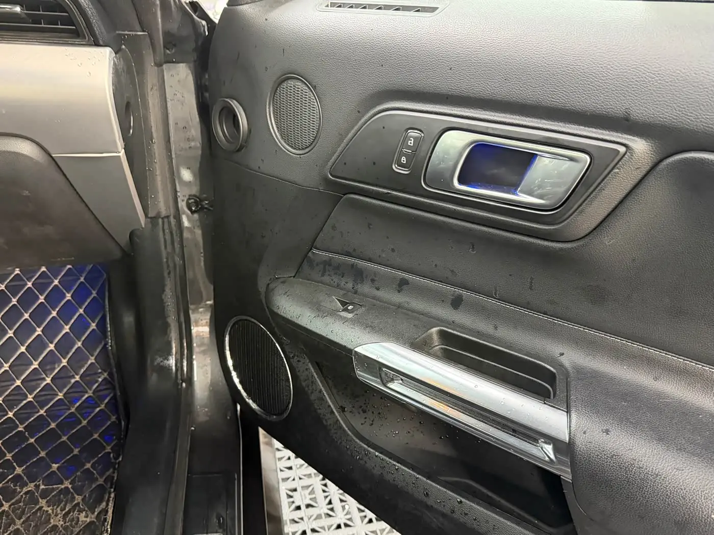 Ford Mustang 2021 — Photo 6/17
