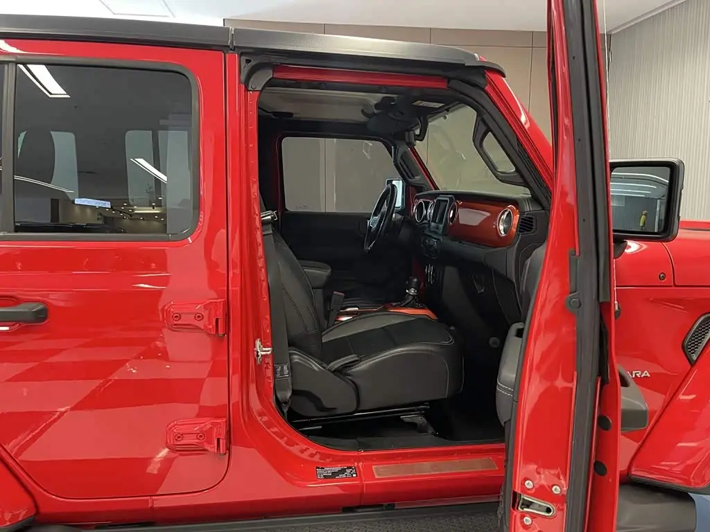 Jeep Wrangler 2021 — Фото 17/20