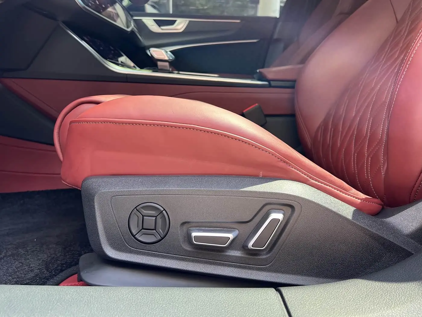Audi A7L 2024 — Photo 10/20