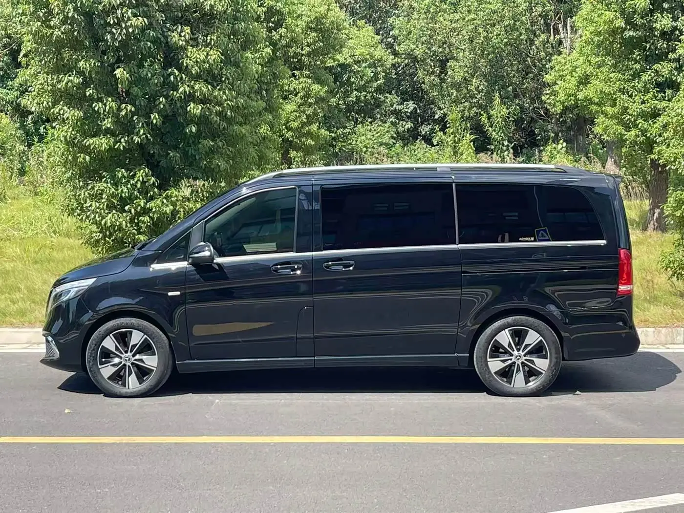 Mercedes-Benz V-Class 2022 — Фото 7/17