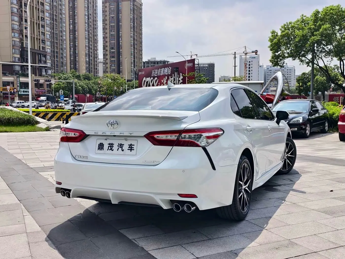 Toyota Camry 2023 — Фото 7/20