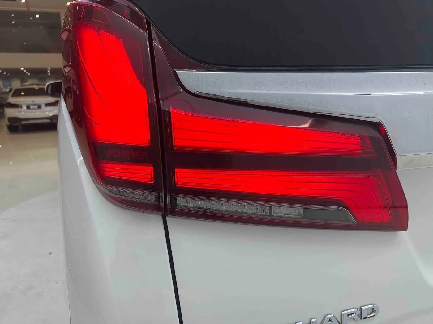 Toyota Alphard 2021 — Photo 12/20