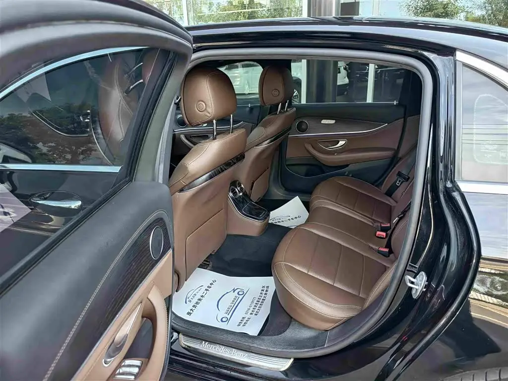 Mercedes-Benz E-Class 2021 — Photo 15/17