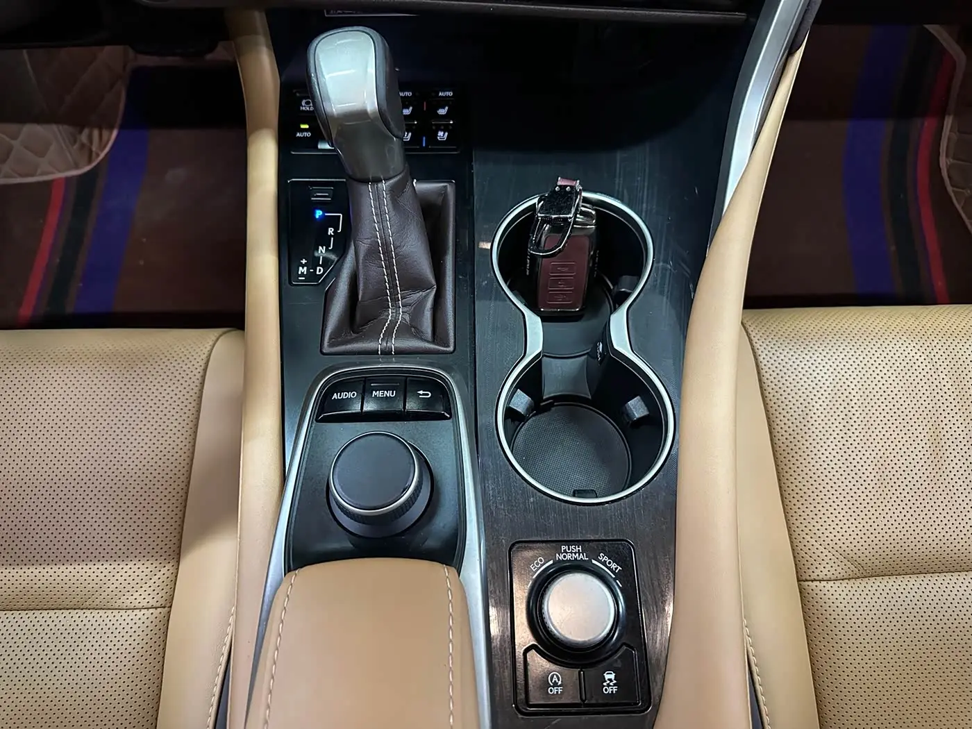 Lexus RX 2018 — Photo 12/20