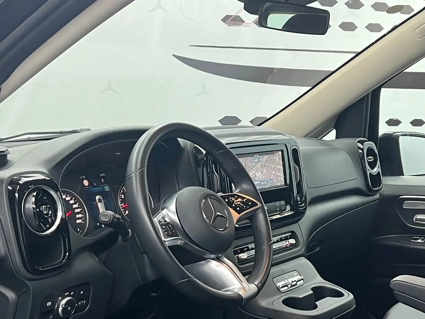 Mercedes-Benz Vito 2024 — Photo 4/9