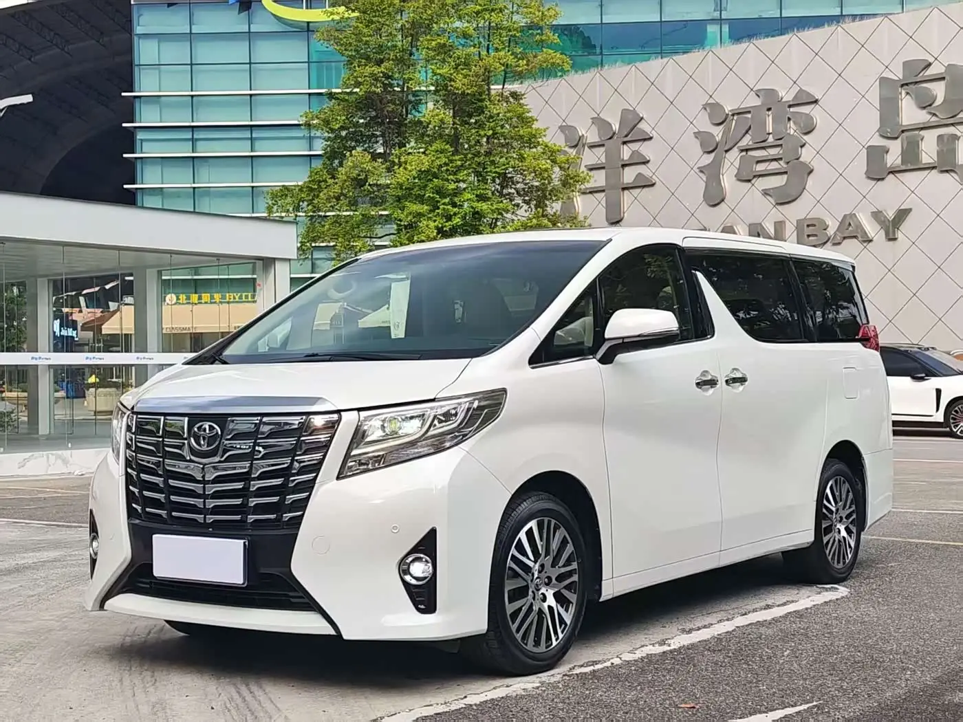 Toyota Alphard 2016 — Photo 1/20