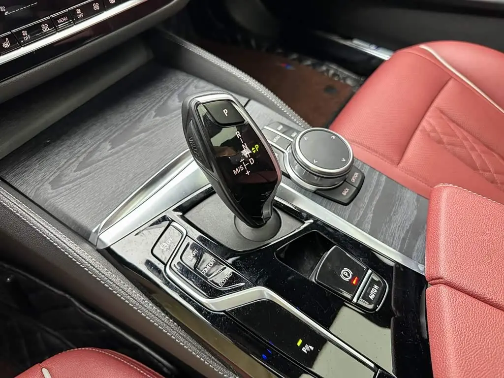 BMW 5 Series 2021 — Şəkil 16/20