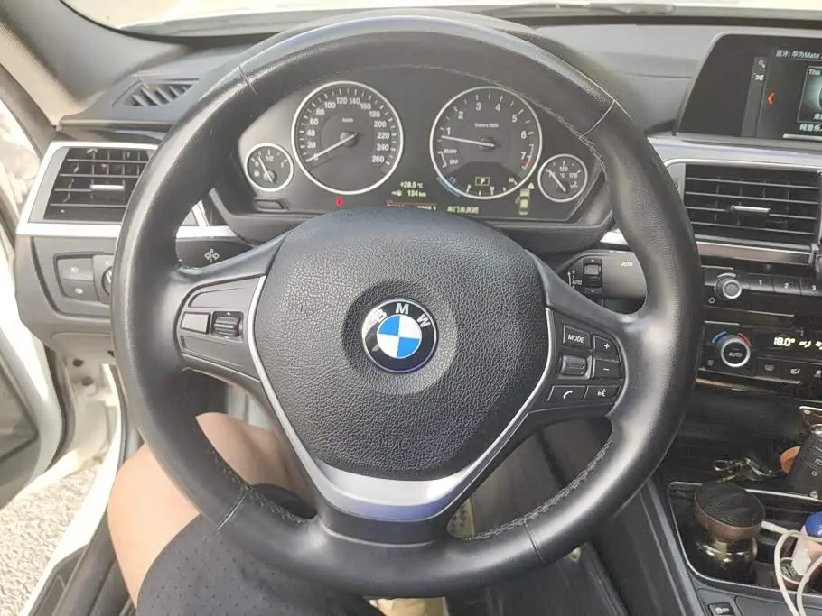 BMW 3 Series 2018 — Фото 15/16
