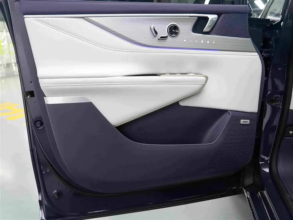 Buick GL8 New Energy 2025 — Фото 9/16