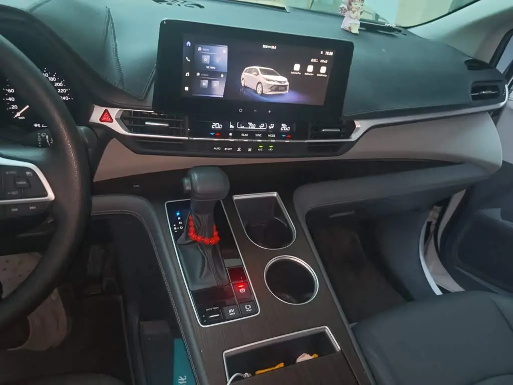 Toyota Sienna 2024 — Photo 9/20