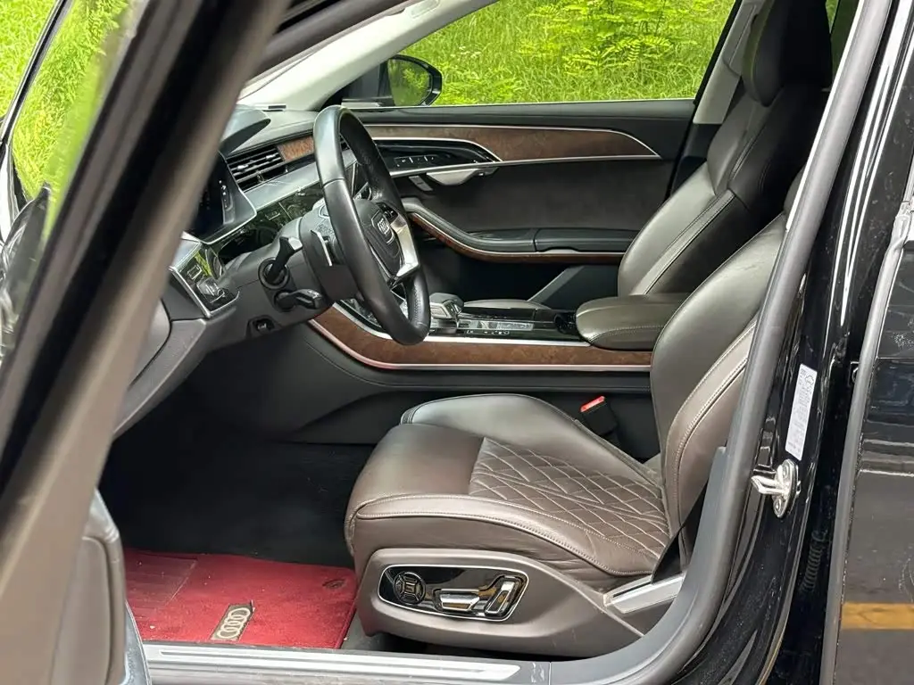 Audi A8 2022 — Photo 6/15