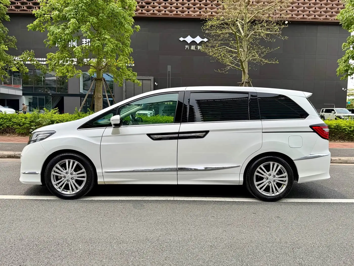 Honda Elysion 2019 — Photo 7/20
