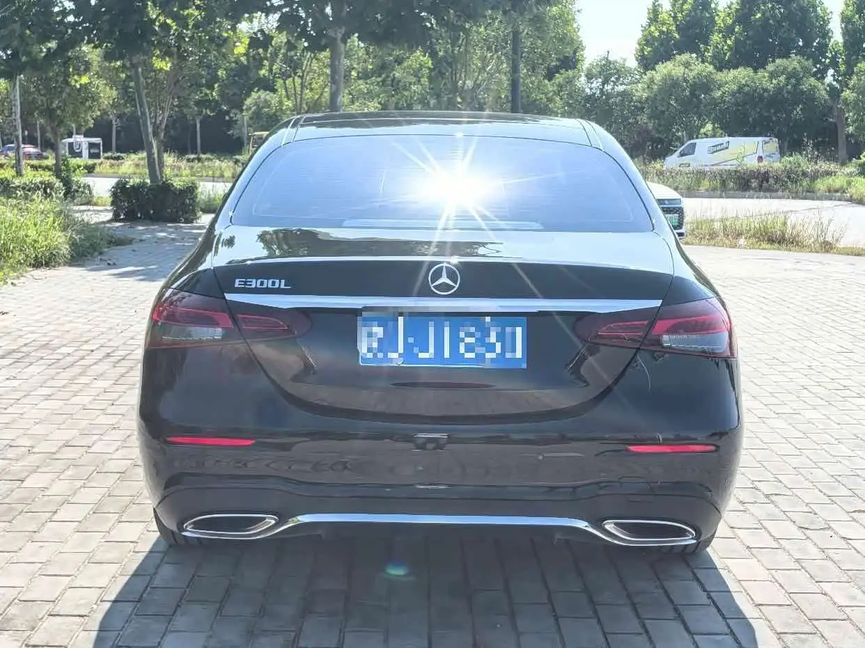 Mercedes-Benz E-Class 2023 — Photo 7/10