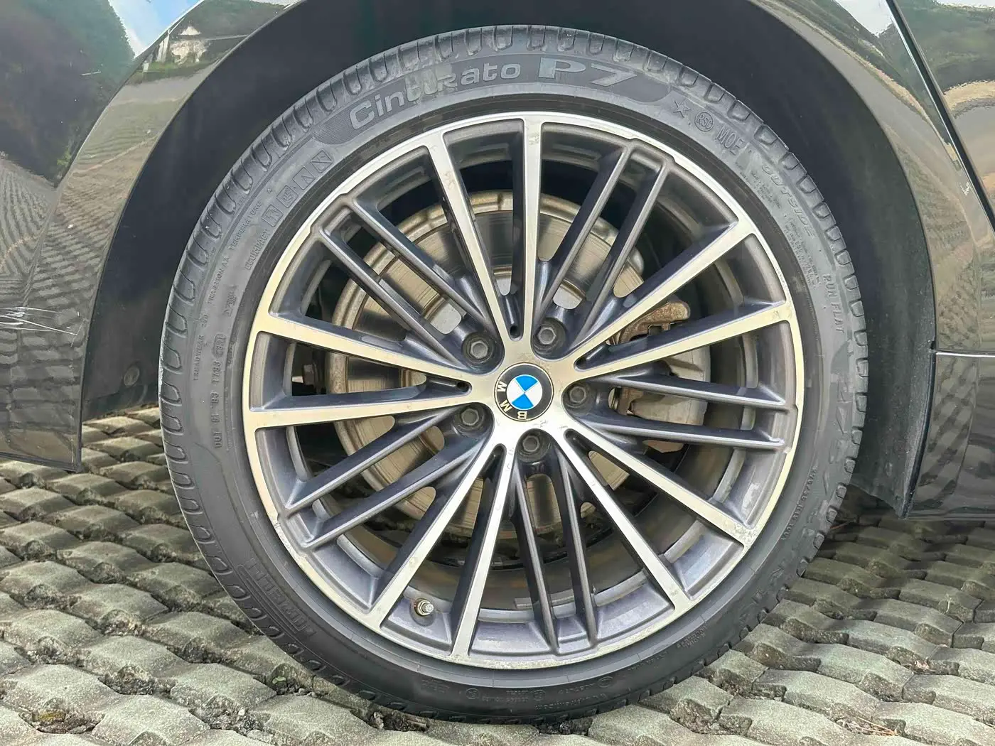 BMW 5 Series 2019 — Photo 6/20