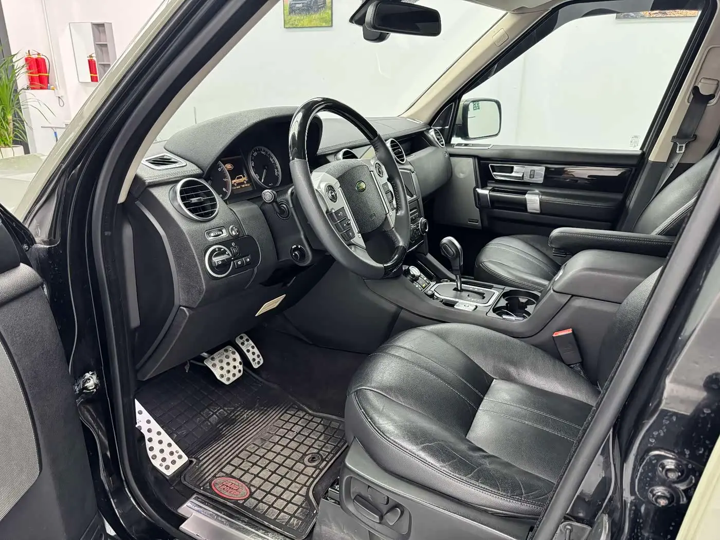 Land Rover Discovery 2010 — Photo 7/9