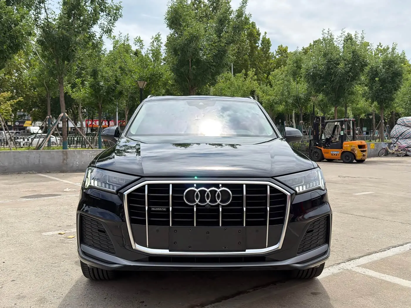 Audi Q7 2021 — Фото 1/16