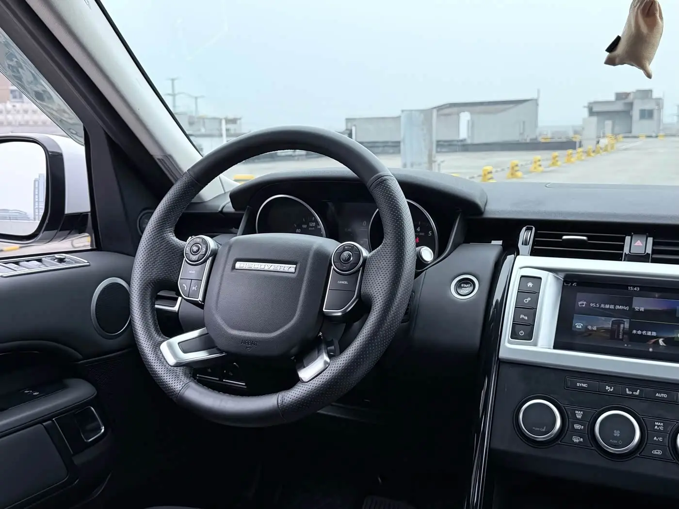 Land Rover Discovery 2017 — Фото 12/18