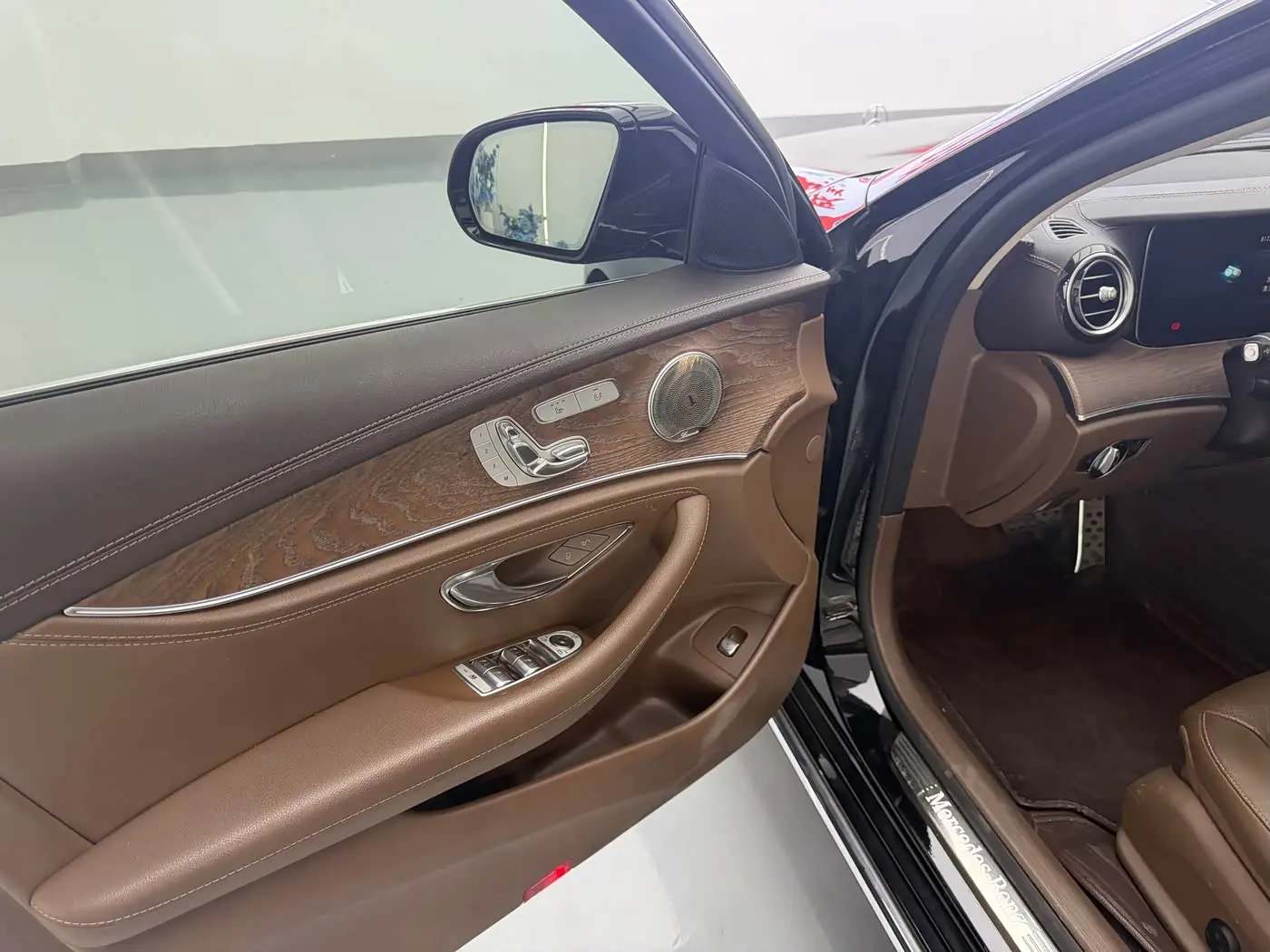 Mercedes-Benz E-Class 2022 — Photo 7/18
