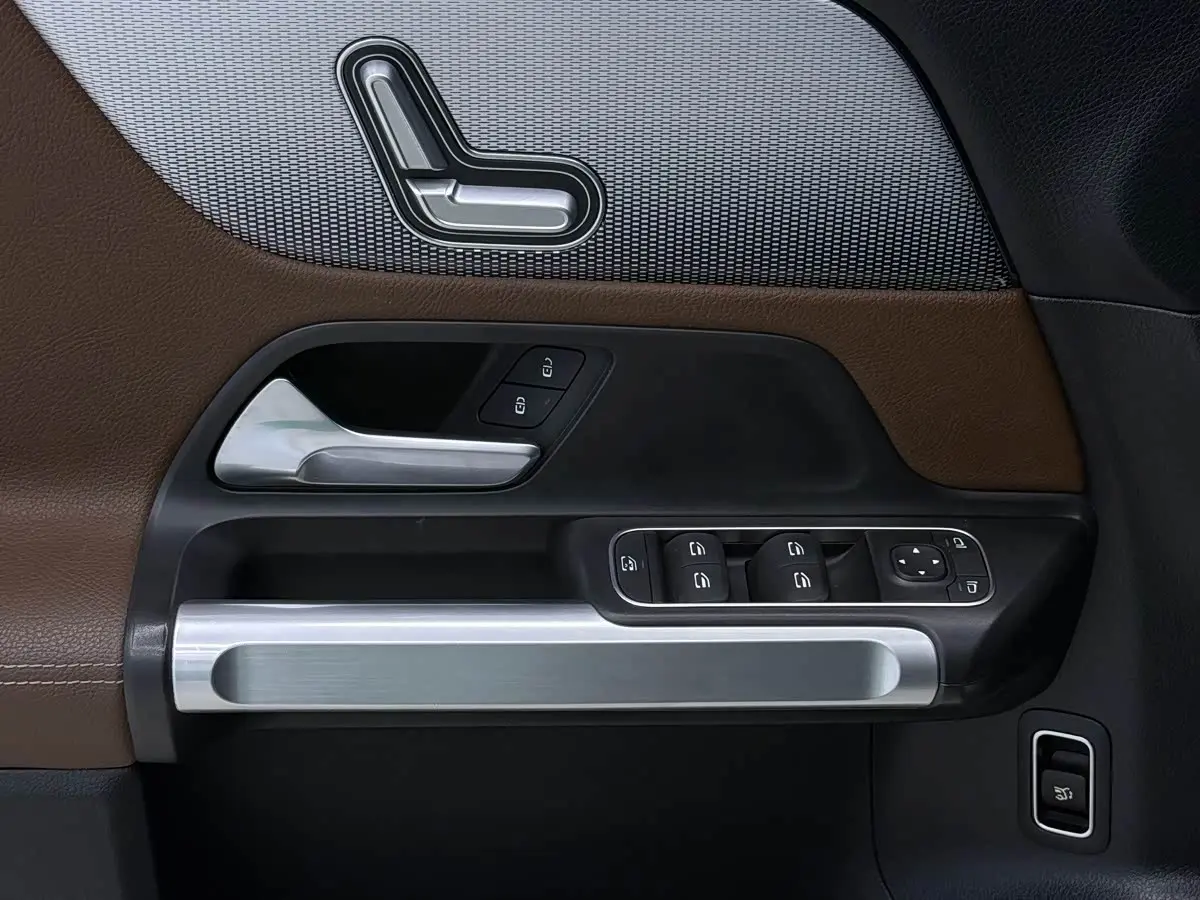 Mercedes-Benz GLB 2021 — Фото 11/20