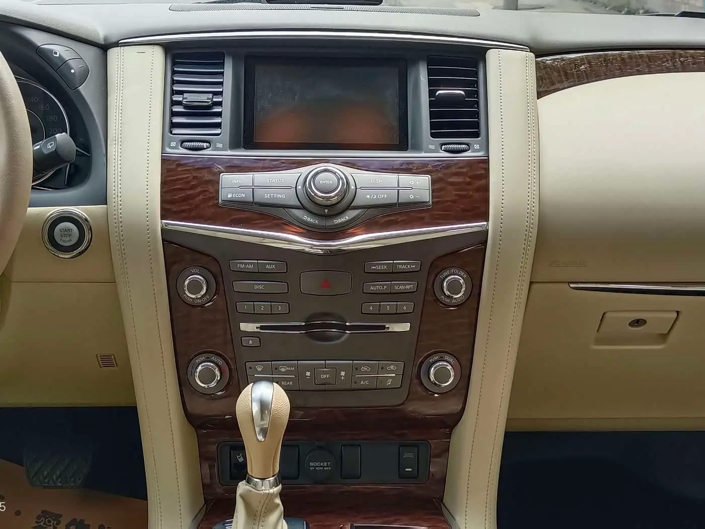Nissan Patrol 2017 — Photo 7/12