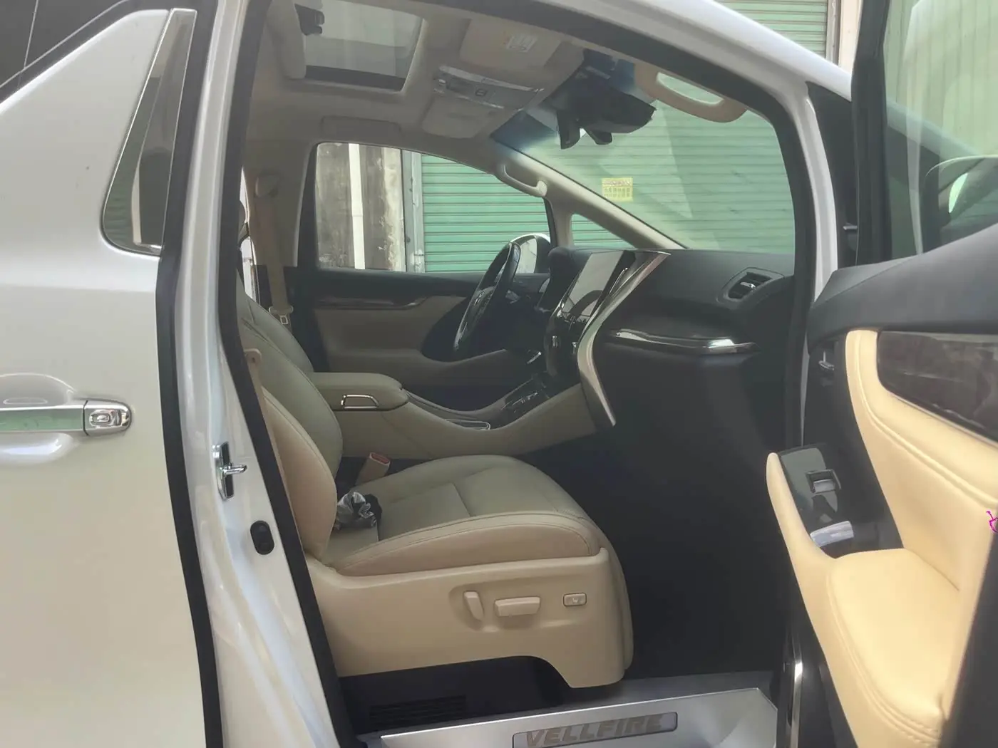 Toyota Vellfire 2023 — Photo 11/15