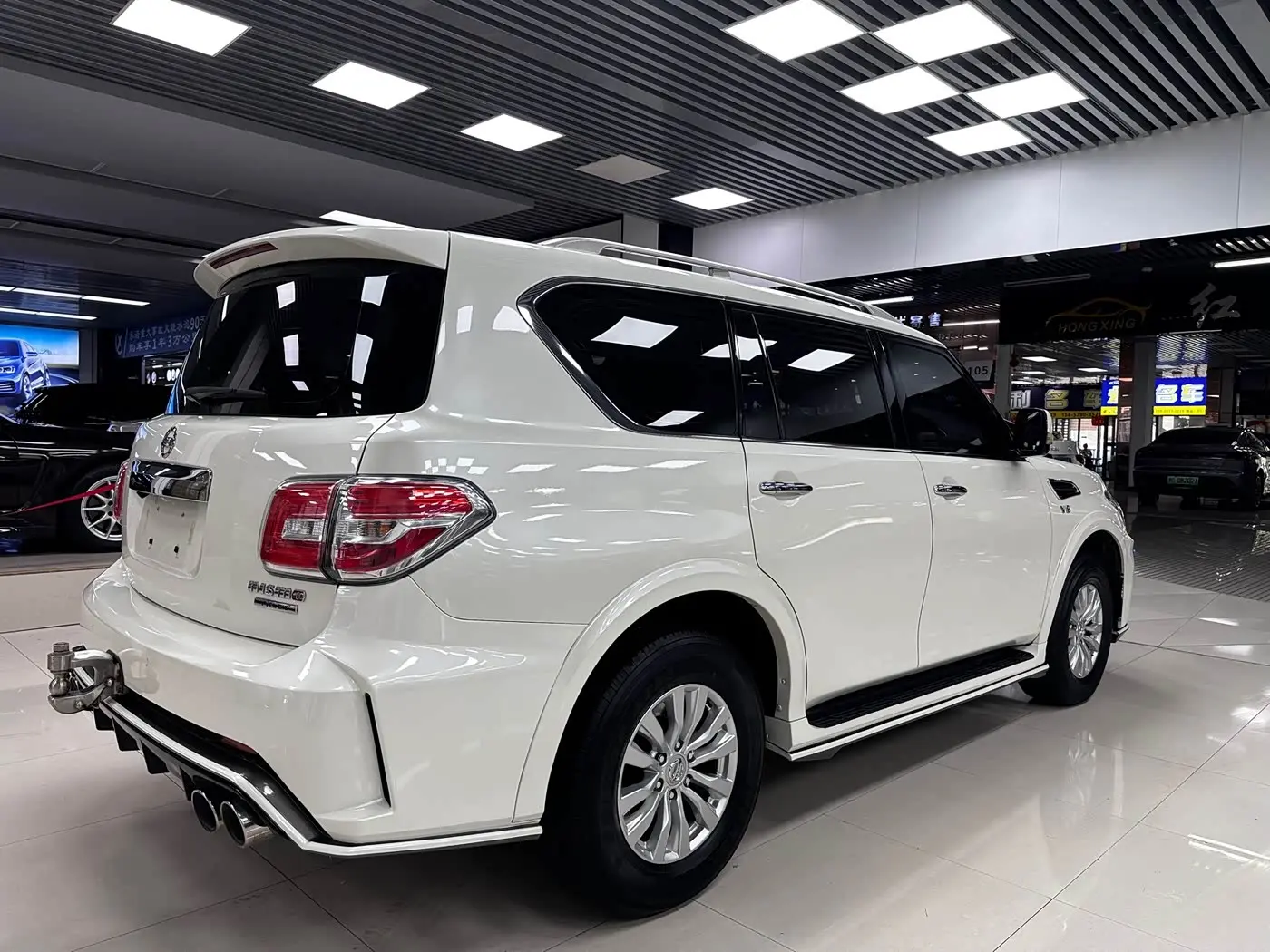 Nissan Patrol 2019 — Photo 7/14