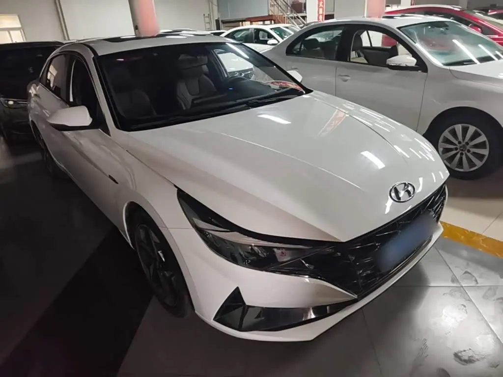 Hyundai Elantra 2023 — Фото 4/20