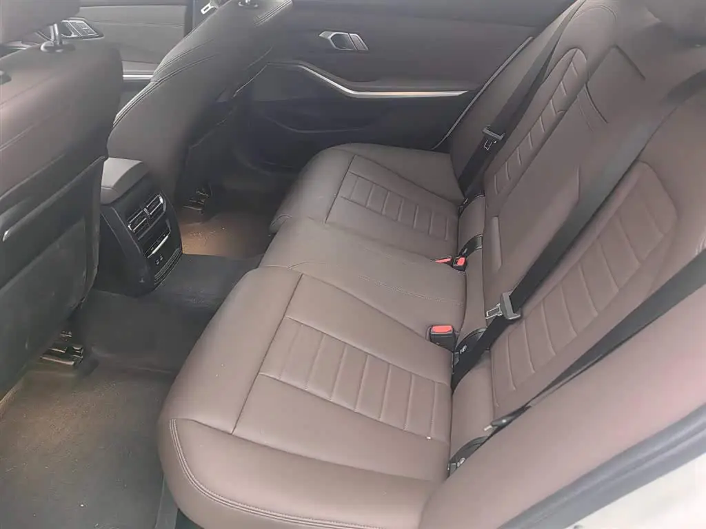 BMW 3 Series 2021 — Photo 9/18