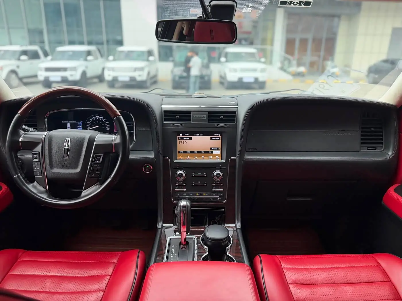 Lincoln Navigator 2017 — ფოტო 7/16