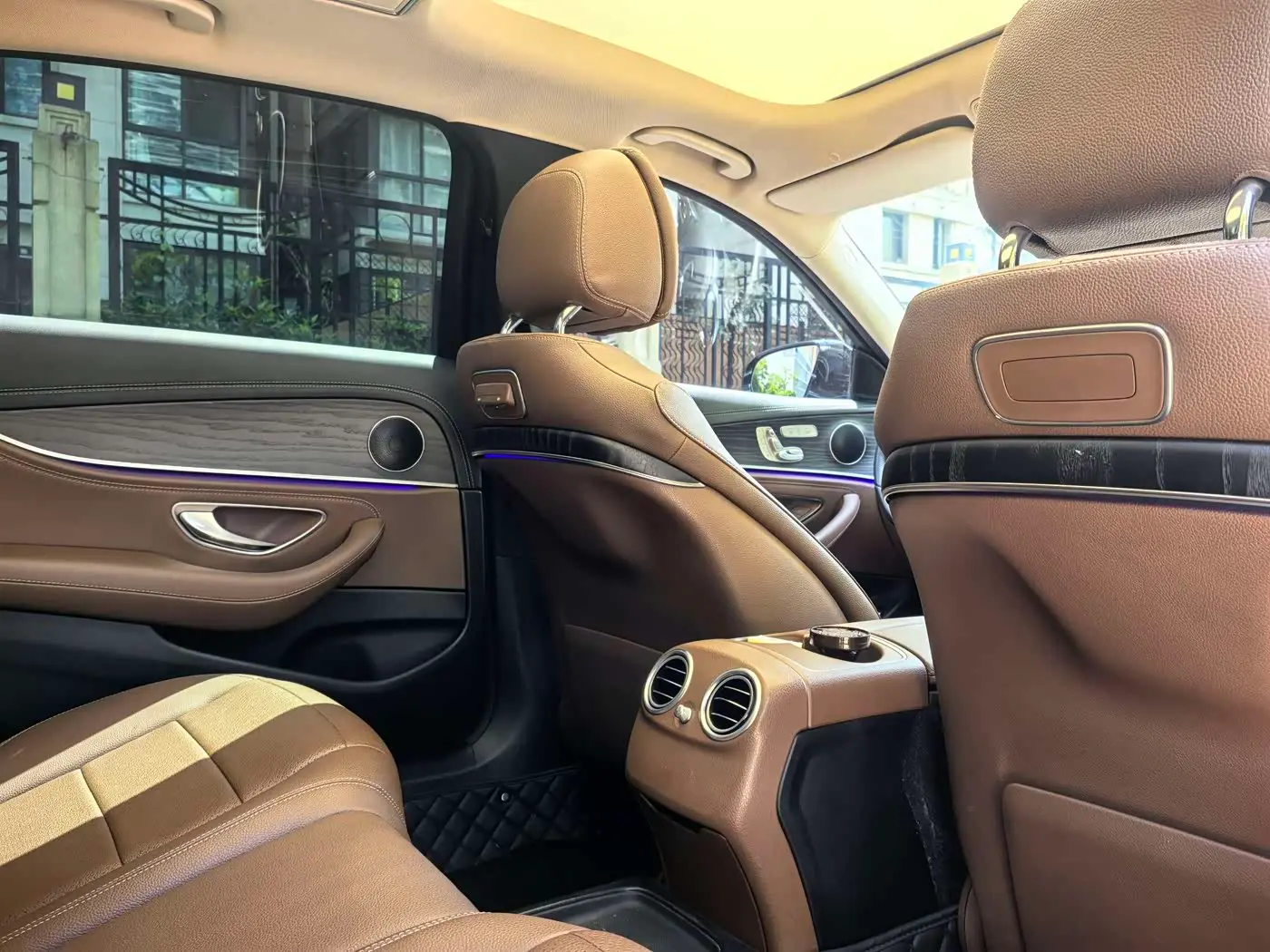 Mercedes-Benz E-Class 2019 — Photo 10/16